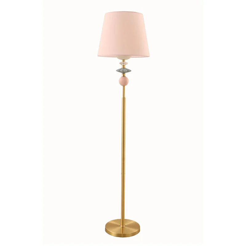 Kodėl verta rinktis „Sandy Gold Drum Shade“ porcelianinį toršerą savo erdvei?